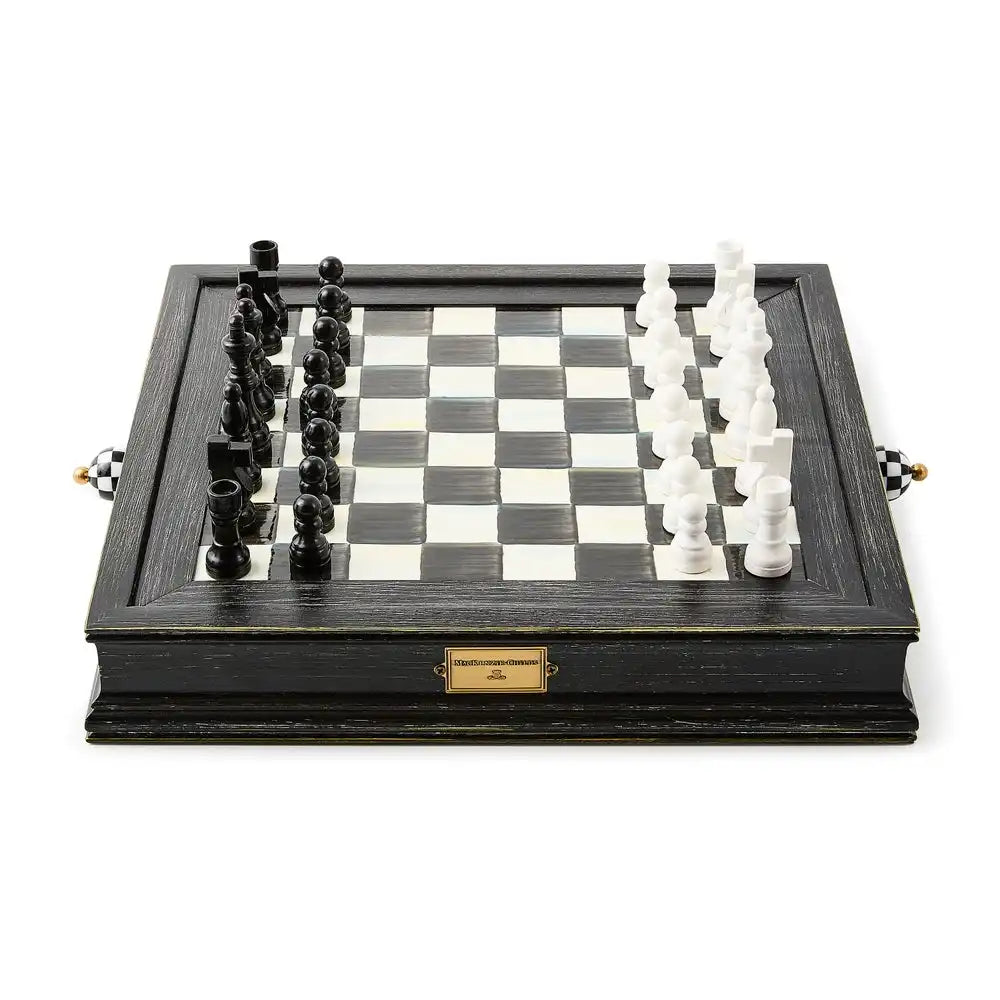 Courtly Check Chess Set Main image