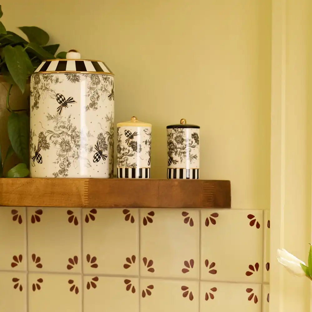 Bee Toile Salt & Pepper Set Secondary image