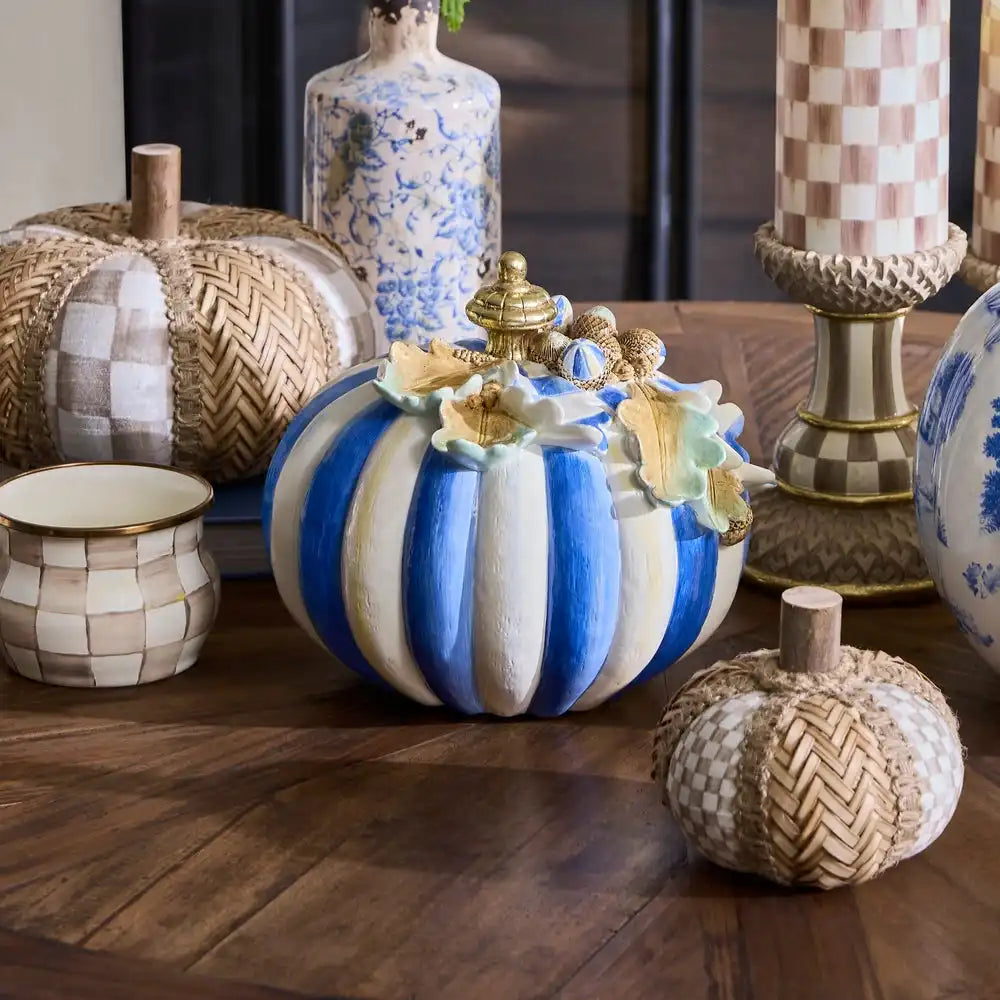 Royal Autumn Small Acorn Pumpkin Secondary image