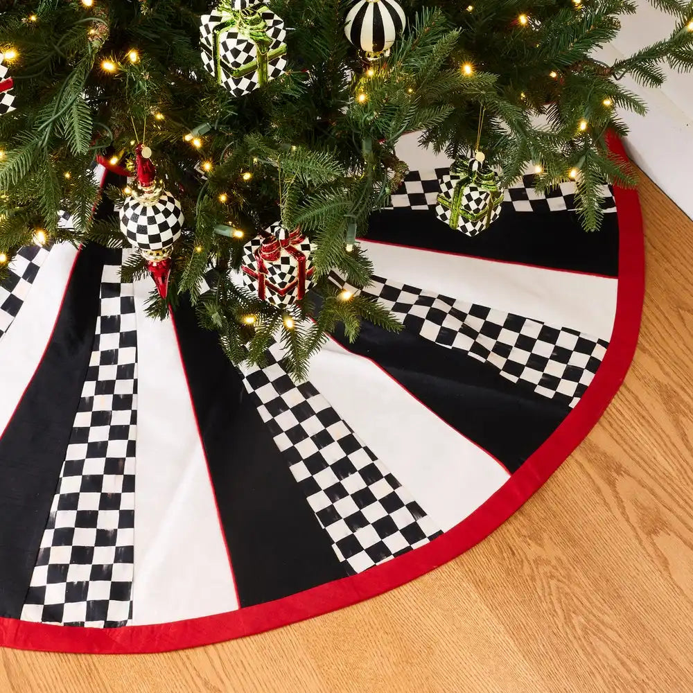 Traditional Courtly Tree Skirt Secondary image