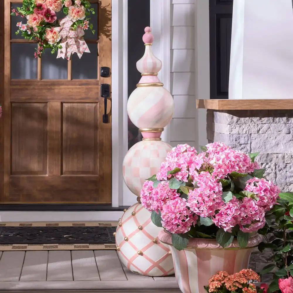 Rosy Check Trophy Topiary Secondary image