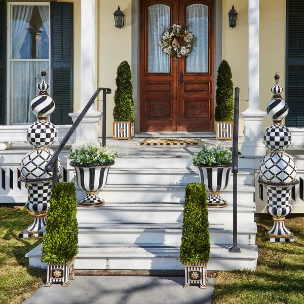 Courtly Check Trophy Topiary